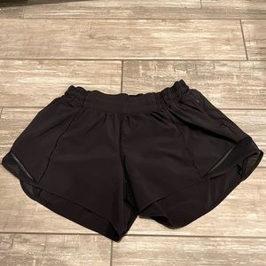 Low Rise lululemon shorts 4”